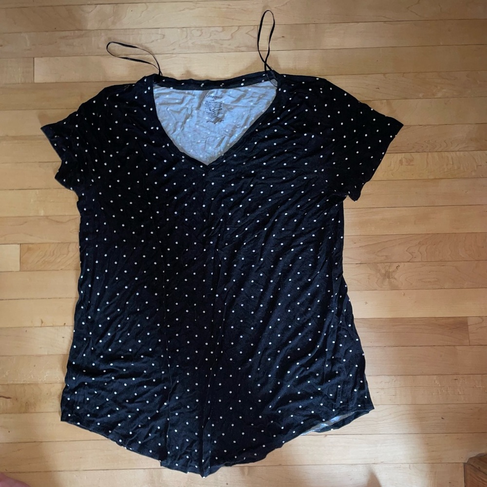 3/$25 ladies V Neck stretch top polka dots size LG